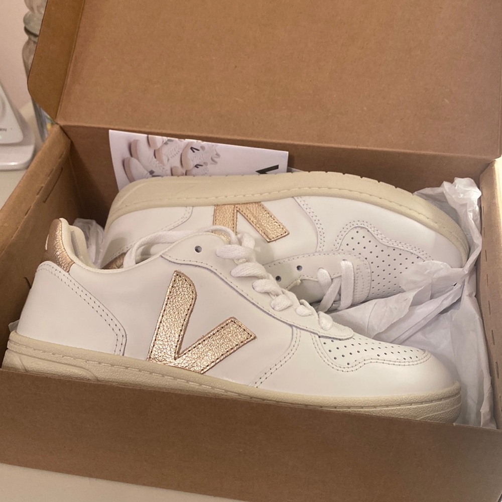 Veja V10 Sneakers